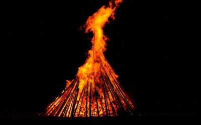 Noche de San Juan: atravesar el fuego sin quemarse
